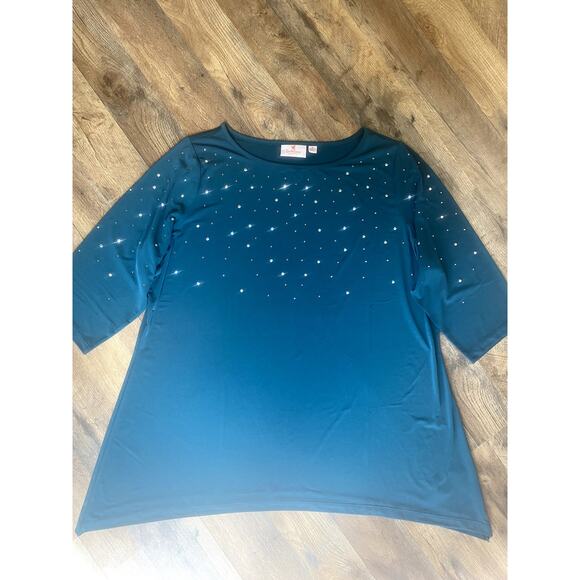 Quacker Factory Green Sparkle & Shine Rhinestone Sharkbite Top Womens 1X - Picture 1 of 5